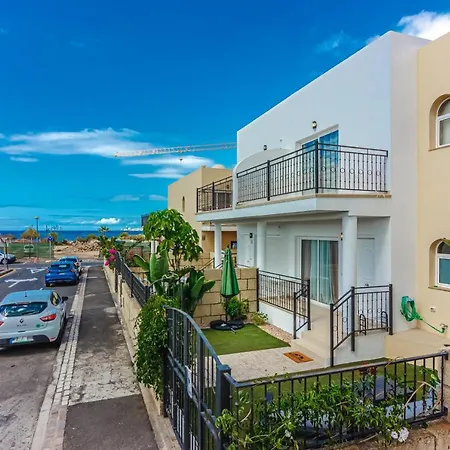 Beachfront Townhouse Palm-mar Apartment